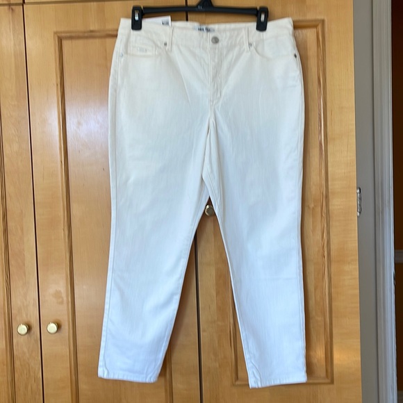 Nine West Pants - New Size 14 Nine West Antique white jeans 98% cotton 2% spandex 🍀🍀🍀🍀